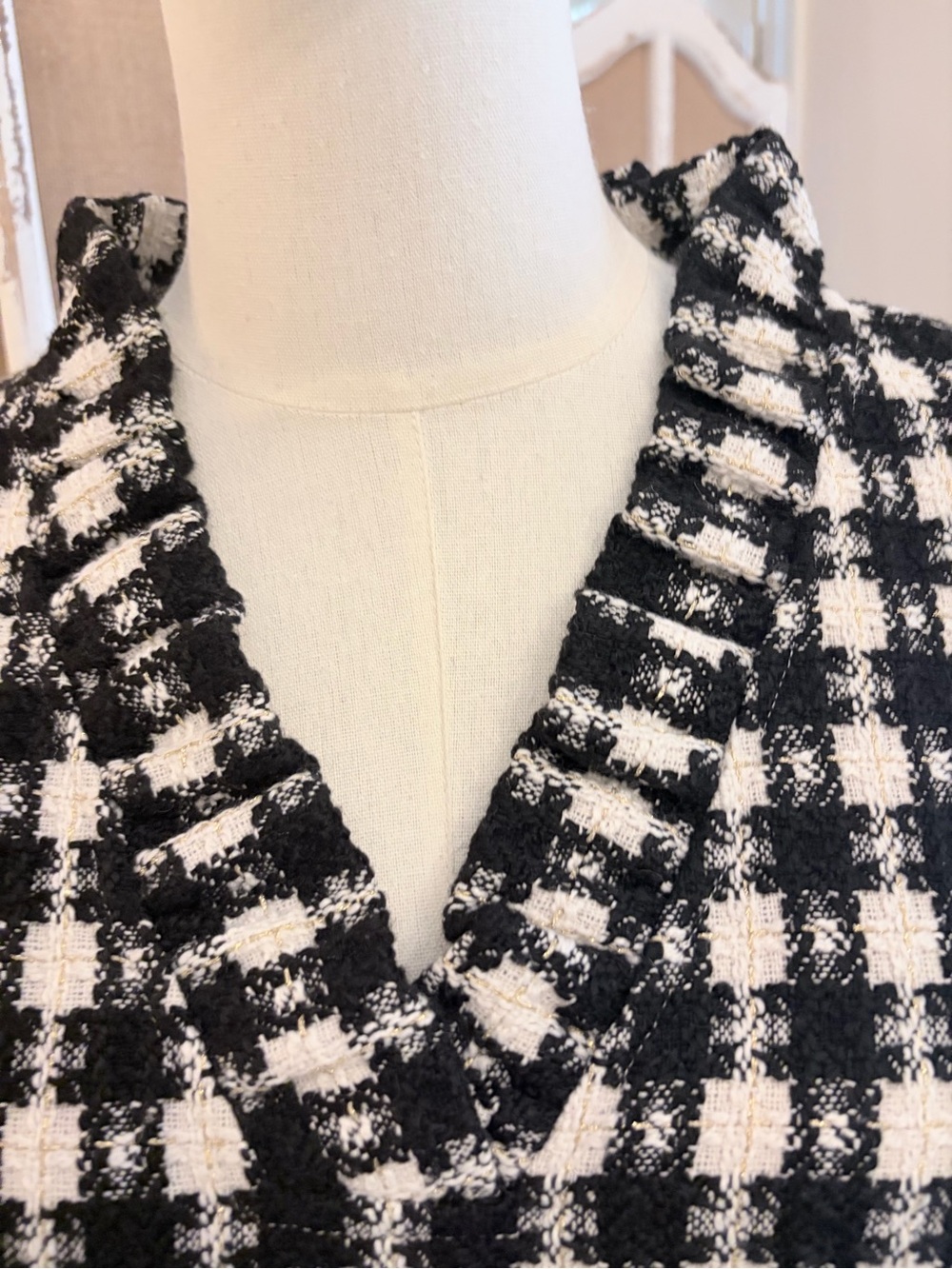 VOY Plaid Tweed Shift Dress Gold Metallic Threads Woven Thru Black & Ivory S NWT - Picture 3 of 13